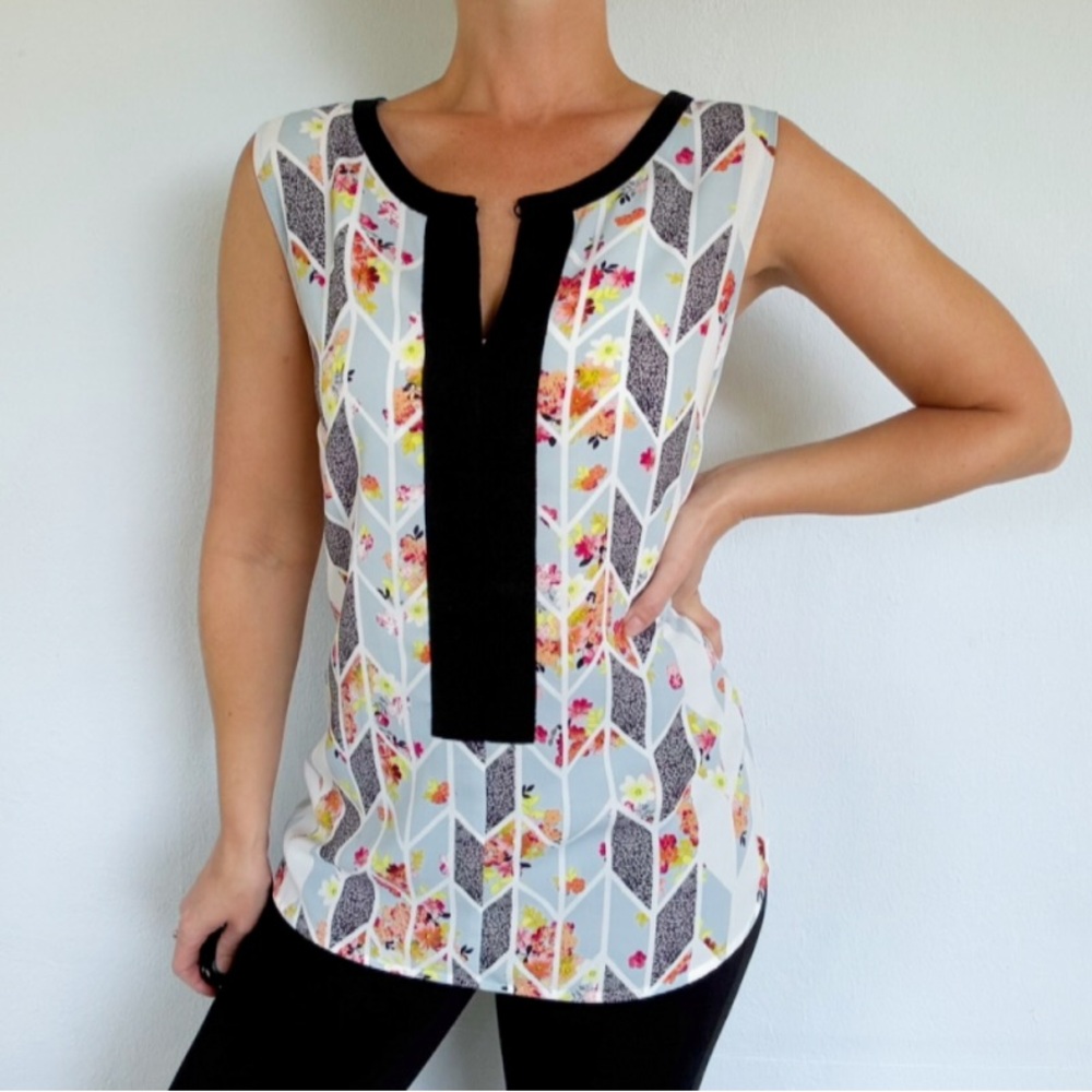 CAbi colorful geometric floral sleeveless notch neck lightweight blouse medium